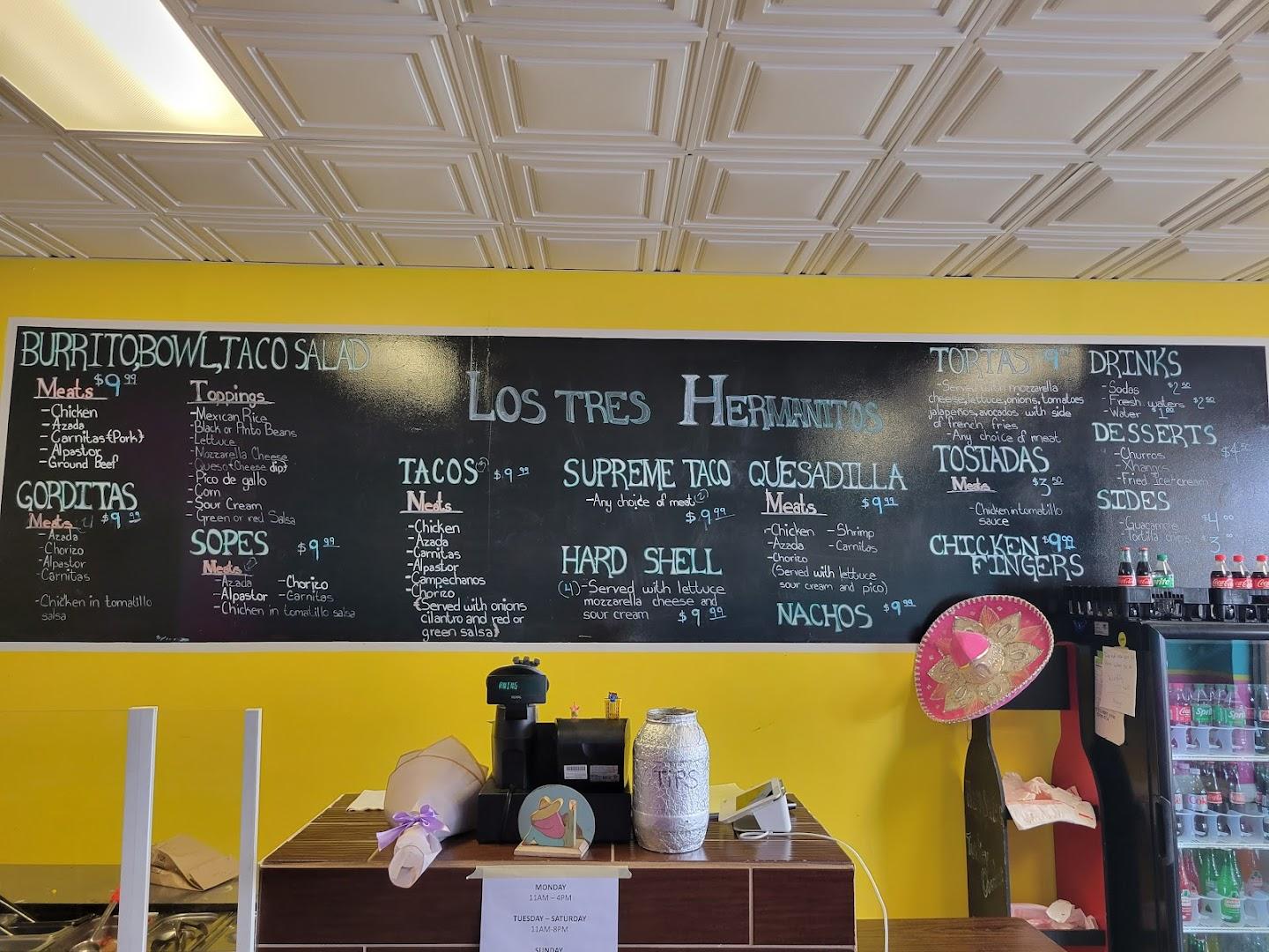 Los Tres Hermanitos